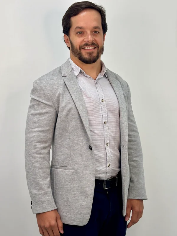 Retrato do Dr. Bruno Bandeira, ortopedista e traumatologista